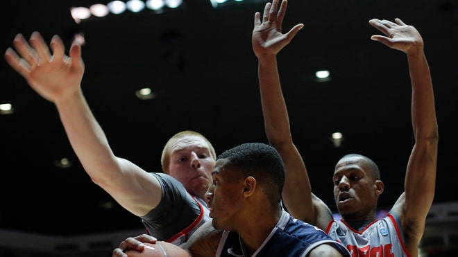 Malik Story's big first half helped Nevada stay with New Mexico.